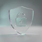 Holo-Glas-Icon: Schild mit Schloss als Symbol für Datenschutz.